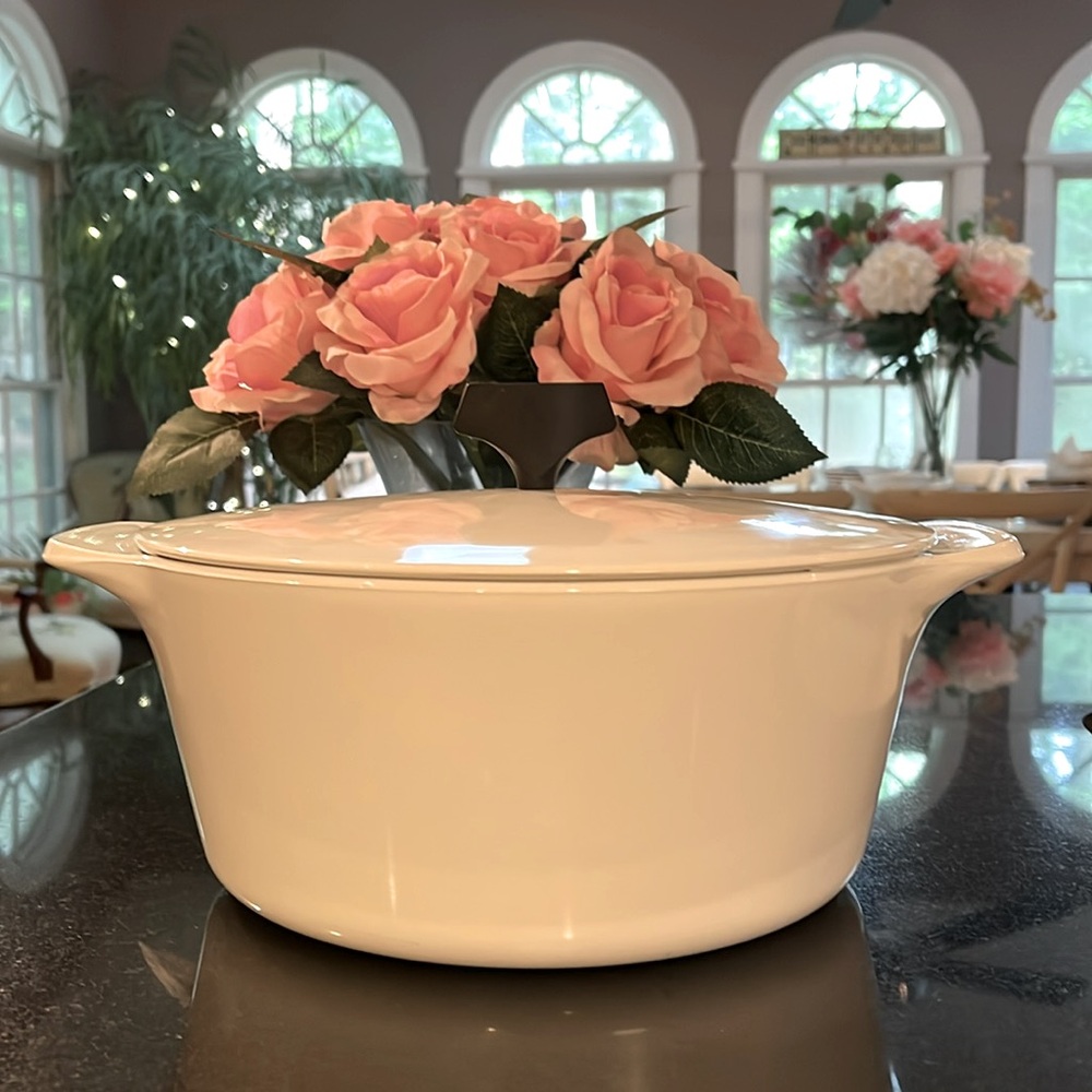 4 Quart "Buffet Server" with Lid - White Coupe by Corning